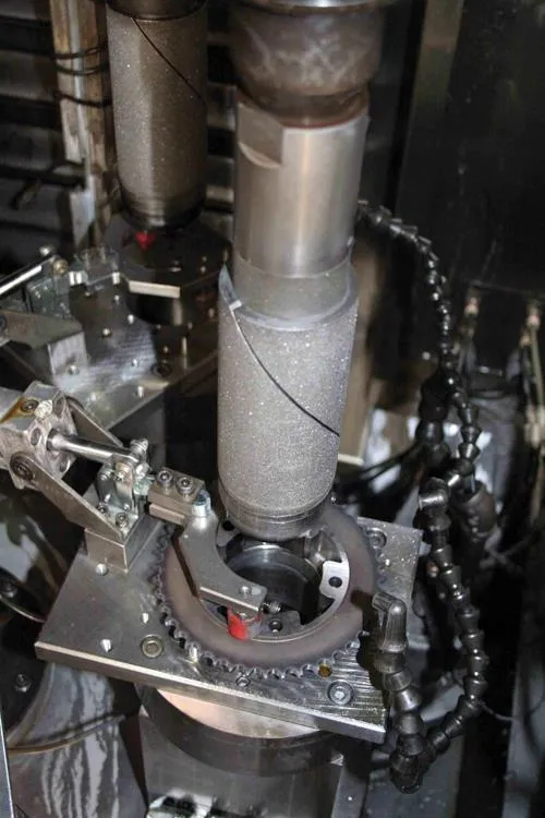 Honing head with abrasive stones inside a bore